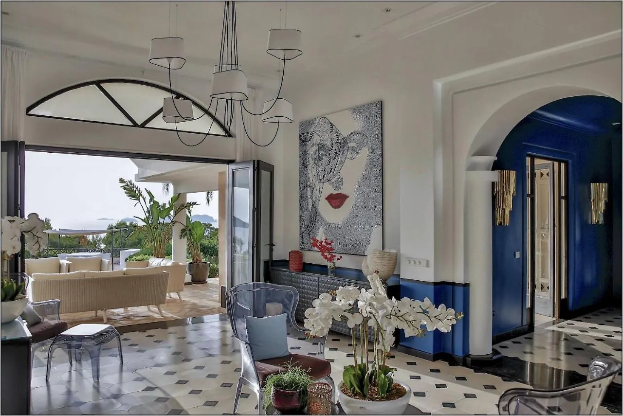 Cliff-Top Villa Can Icarus: Beachfront Ibiza Retreat Sant Josep de sa Talaia