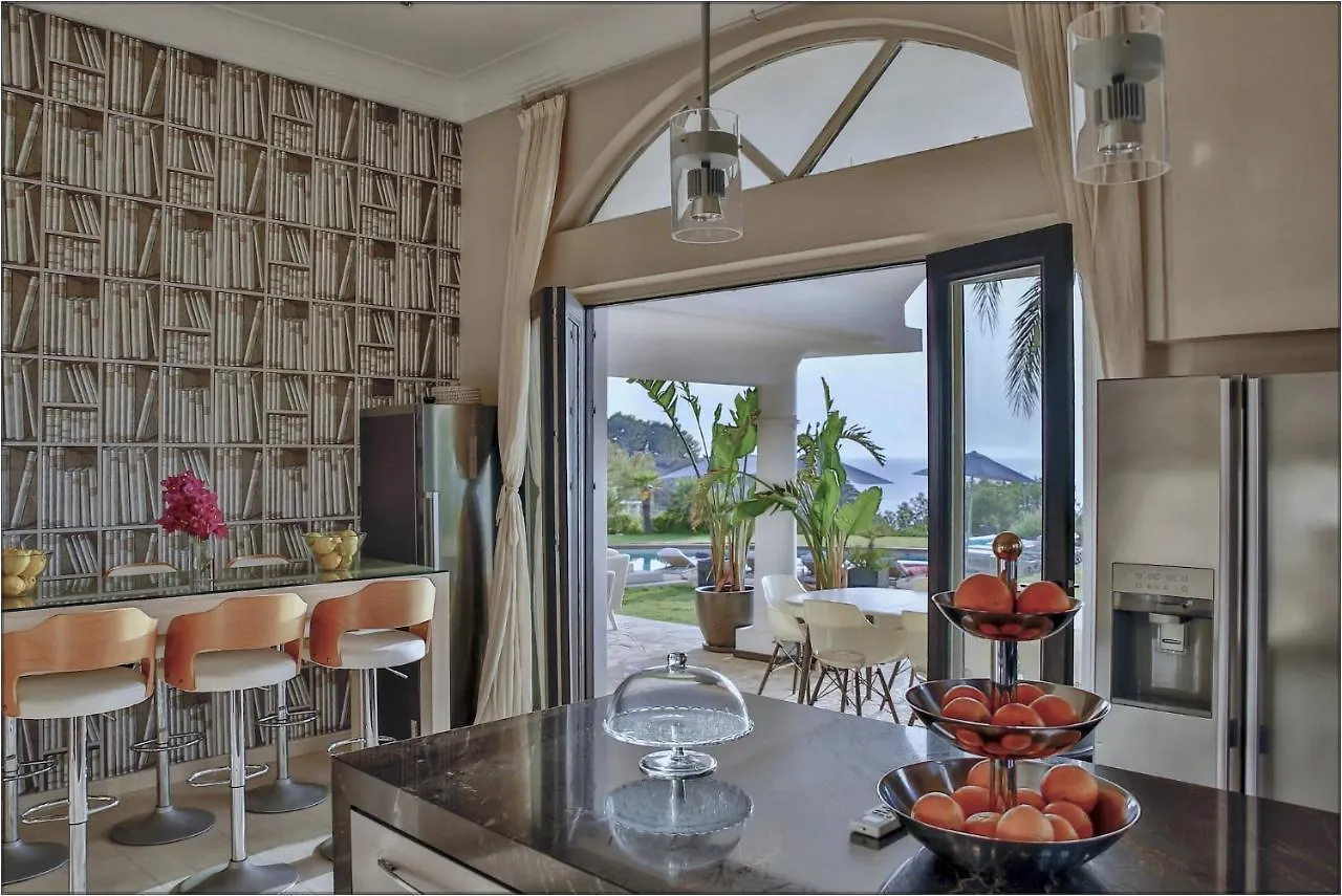 Cliff-Top Villa Can Icarus: Beachfront Ibiza Retreat Sant Josep de sa Talaia